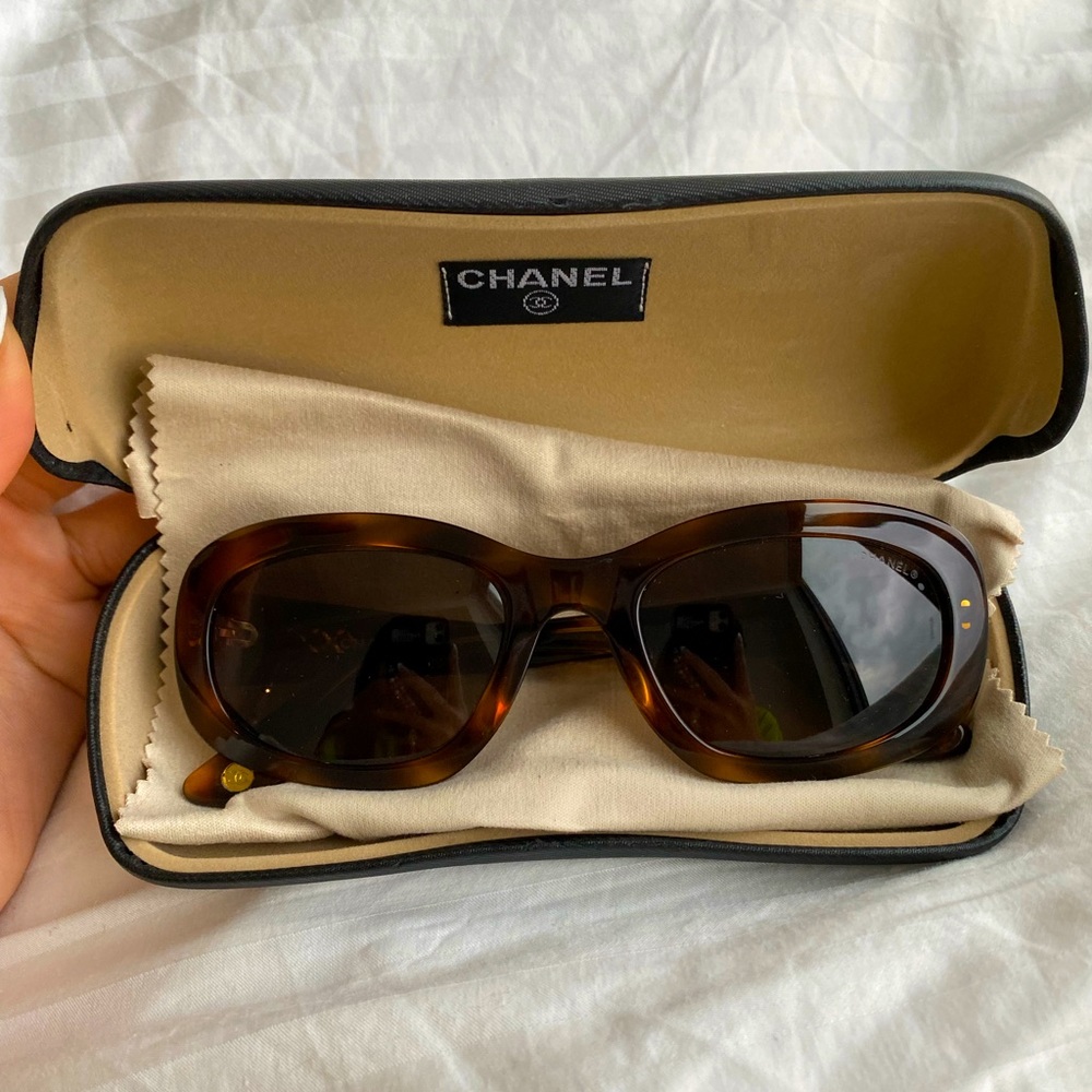 CHANEL Tortoise Oval Vintage Sunglasses